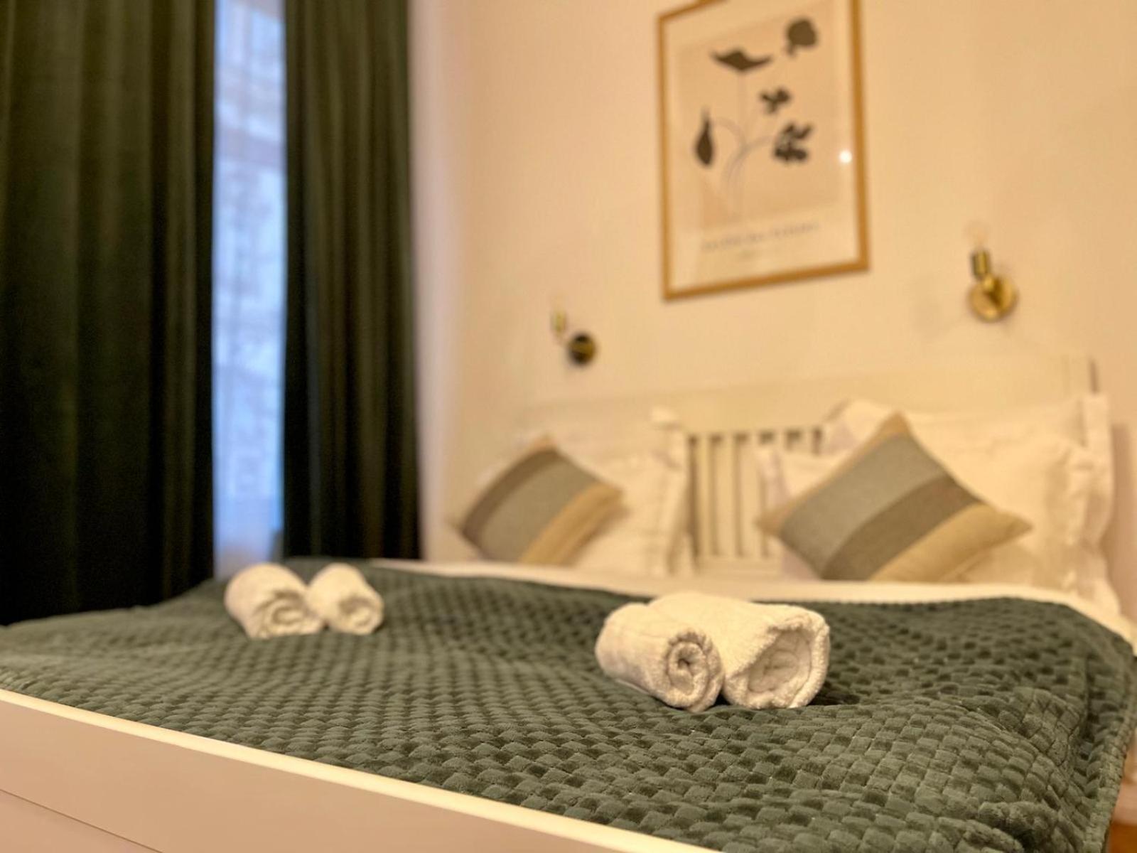 Old Town Jacuzzi Studio Бухарест Экстерьер фото